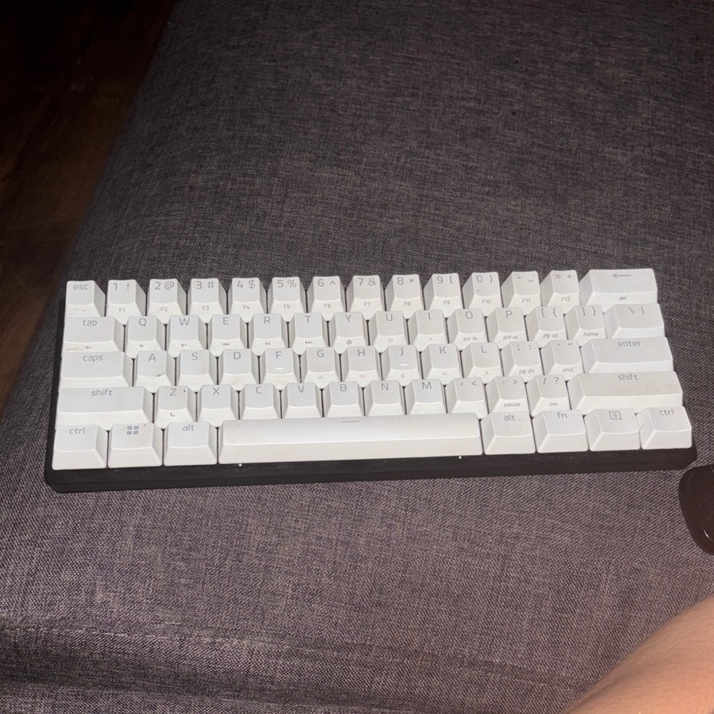 White Mechanical Keyboard - Picture 5 of 9